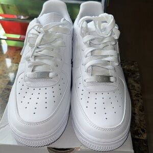 Woman’s Air Force 1 ‘07 BRAND NEW